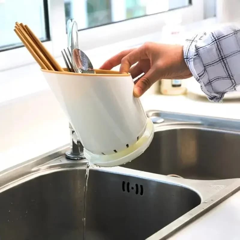 Plastični ocjeđivač i stalak za pribor za jelo s podloškom