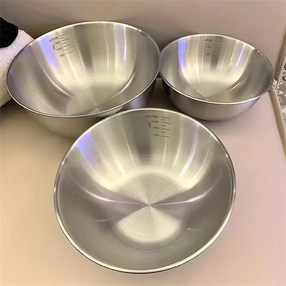 Set posuda od nehrđajućeg čelika s mjernom ljestvicom za kuhanje i pečenje